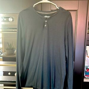 free fly henley size M. worn once, like new